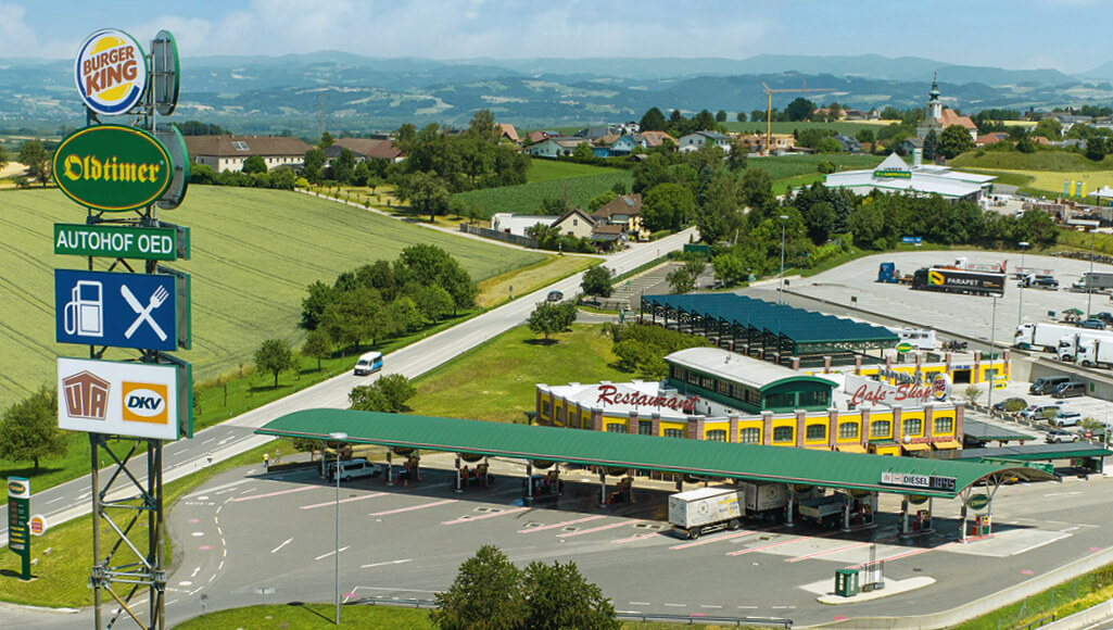 Blick aus der Luft auf den Oldtimer Standort Oed.