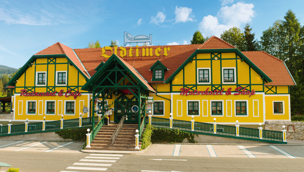 Blick auf die Oldtimer Raststation auf der Pack.